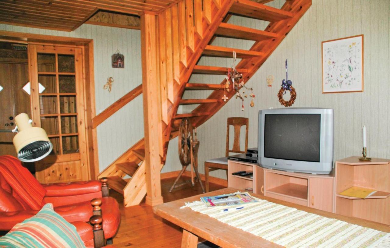 Cozy Home In Uddevalla With Wifi Häljebol Exterior photo